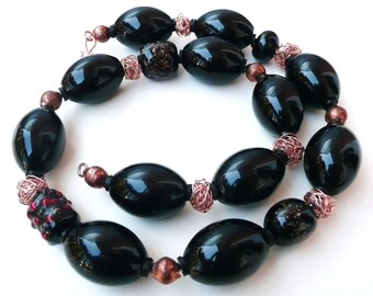 Necklace with agate and rosé gold wire beads