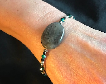 NO 210 Labradorite Bracelet