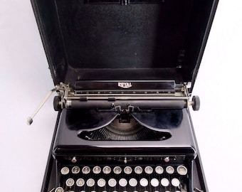 Vintage ROYAL Typewriter Touch Control Portable Manual w/ Case 1930s Made in USA