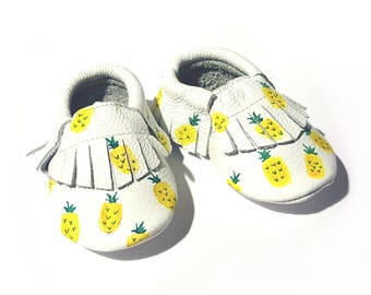 Pineapple painted baby moccasins, pineapple printed leather toddler shoes, pineapple moccsasins, pineapple clothing, painted baby shoes