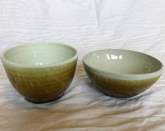 Vintage-Looking Porcelain Bowls