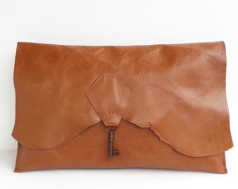 Raw edge leather clutch with vintage key - tan