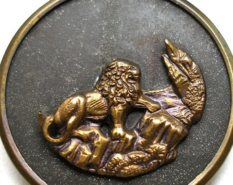 XL Antique LION BUTTON, Victorian Lion on the Rocks, 1.25" .
