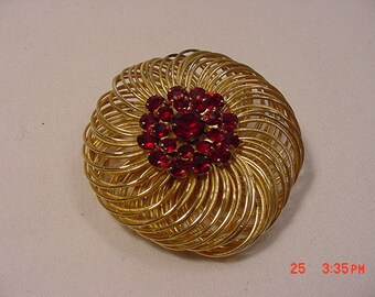 Vintage Weiss Signed Red Rhinestone Filigree Brooch 16 - 676