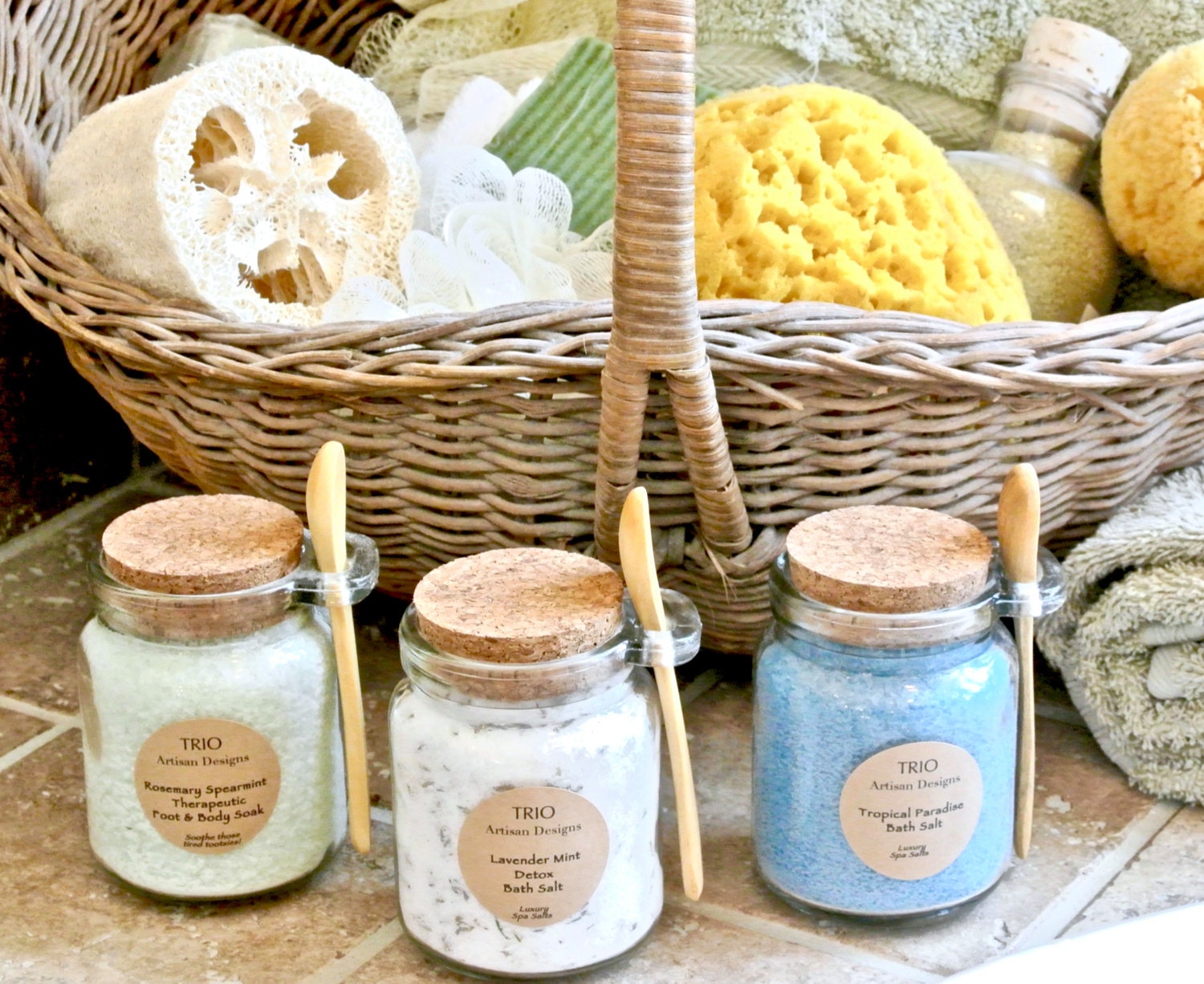 5 Glass Jars with Wood Spoon Bath Salt Spices Seasonings