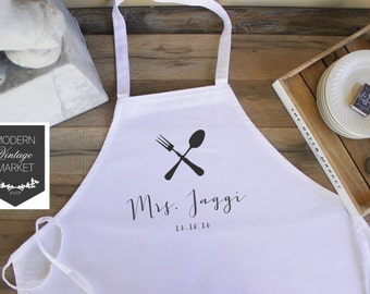 Apron-Monogrammed Apron- Kitchen Apron-Custom Apron-Vintage Apron-Custom Shower Gift-Mr & Mrs Aprons-Wedding Aprons-Bride Apron-Groom Apron