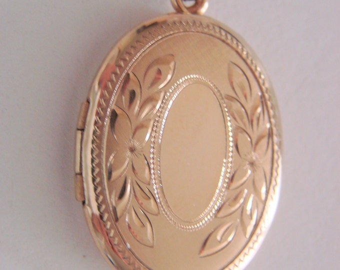Vintage 14Kt Gold Filled Engraved Locket Designer Signed Jewelry Jewellery