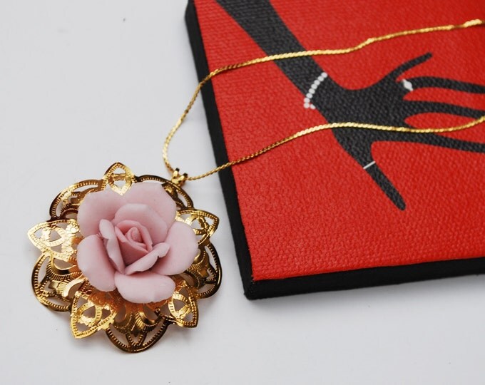 Pink rose Necklace - Gold tone metal - light Pink ceramic flower -Floral pendant necklace