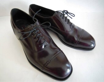 Vintage Florsheim Wing Tip Deep Burgundy leather dress shoes size 9 1/2D