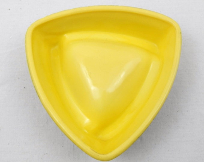 Vintage Mid Century Berger Opalex Yellow Glass Ashtray, Retro Decor, Vintage Home, Interior, European, Man Cave , Tobacciana