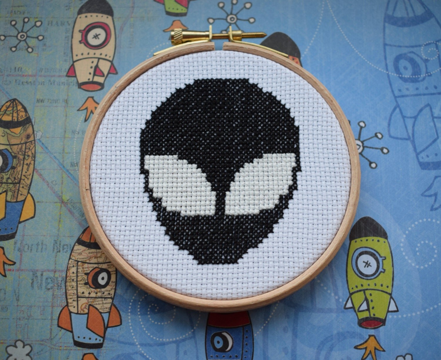 Download Alien cross stitch / cross stitch pattern PDF / counted cross