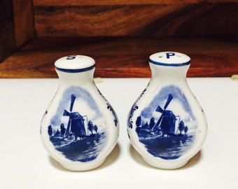 Delft Blue Salt Shaker, Windmill Salt and Pepper Shakers, Handpainted Holland