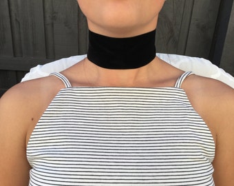 Black velvet choker