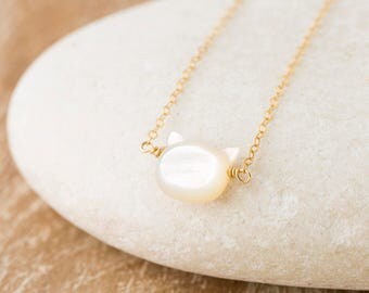 Cat Necklace/Kitty Necklace/Mother of pearl Cat Necklace/Kitten Necklace/Cat Jewellery/Hello Kitty necklace