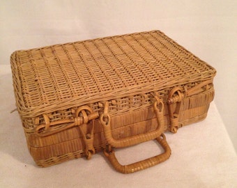Old Vintage zippers + year 60 braided Wicker Picnic basket