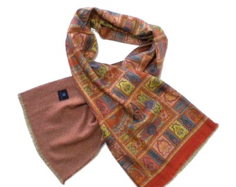 Scarf by Franco Bassi, silk and cashmere, made in Italy. Double face. Silk and wool foulard. Paisley and herringbone motif. Italian scarf.