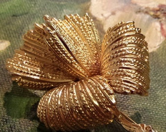 Gold floral vintage brooch