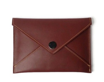 Leather e-readers Case. Leather Kindle case. Burgundy Leather Case for Kindle. Kindle Paperwhite. Kindle travel. Kindle Oasis. Gifts ideas
