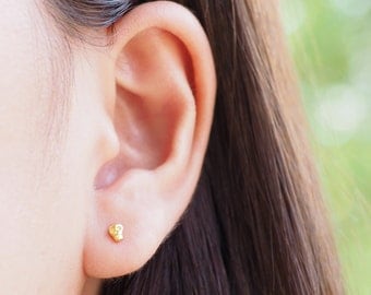 Tiny Gold Skull Stud Post Earrings, 925 Sterling Silver, Baby Skull Earrings, Cartilage earring, 20G, Halloween - SA276
