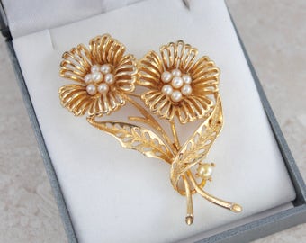 Vintage Lisner Brooch, Gold Tone Flower Brooch, Floral Spray Brooch, Faux Pearl Brooch, Double Flower Brooch, Signed Lisner Brooch