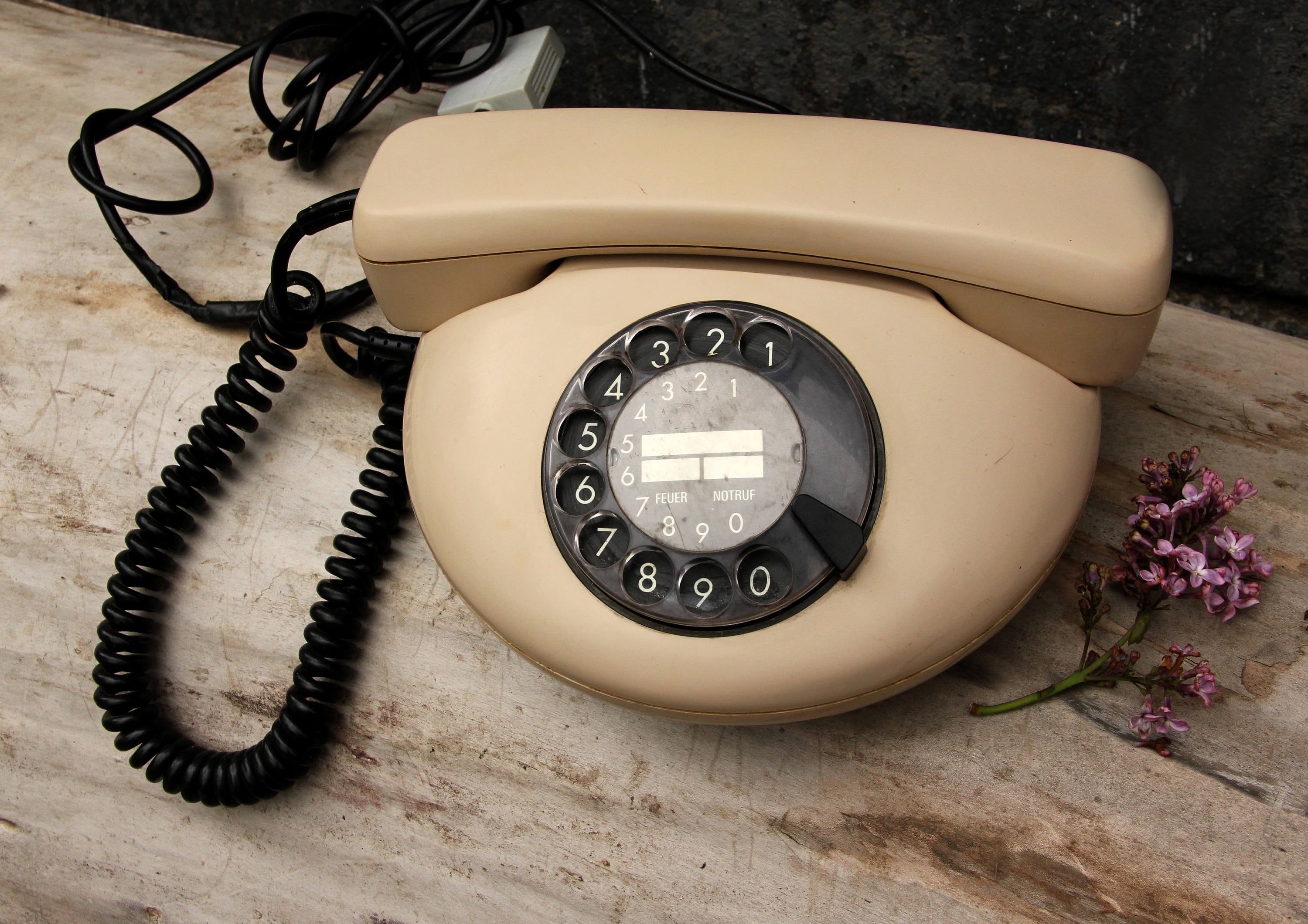 Антонов старый телефон. Старый телефон. Старые телефоны Huawei. Старый телефон Эстетика. Старые простые телефоны.