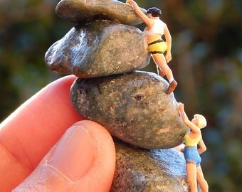 Tiny Terrarium People Fairy Garden Accessory Diorama Ho Scale Mountain Climber Outdoor Activity Sports C005