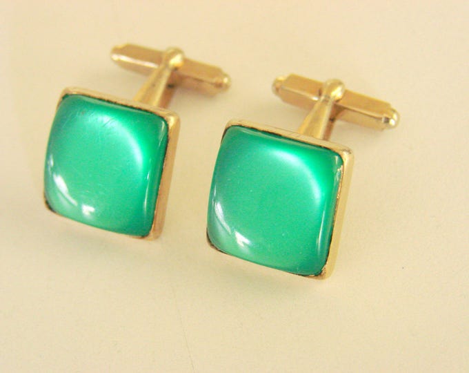 1950s-1960s Green Moonglow Thermoset Goldtone Cufflinks Mid Century Mens Vintage Jewelry