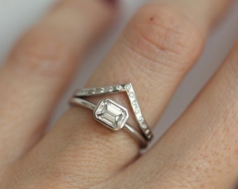 Diamond Ring Set, Set of Diamond Rings, V diamond Band With Emerald Diamond Ring, White Gold Diamond Rings, Wedding Ring Set, Minimalvs