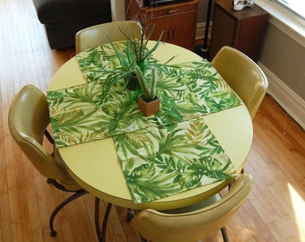 Vintage 1990s Leafy Palm Cloth Placemats / Leaf Print Napkins / Botanical Table Linens / Green Tropical Leaf Placemats (Set of 5)