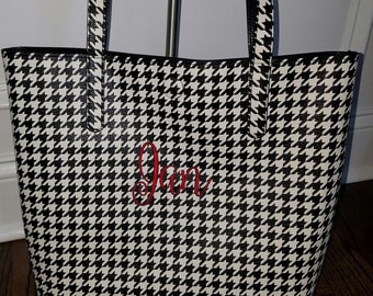 Monogrammed Bucket Style TOTE/ Handbag/ Teacher Gift/ Bridesmaid Gift/ Lots of NEW COLORS!!!