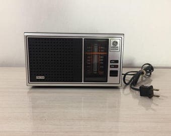Mid Century Vintage General Electric AM/FM Radio Model Number 7-4115A ~ Excellent Working Condition