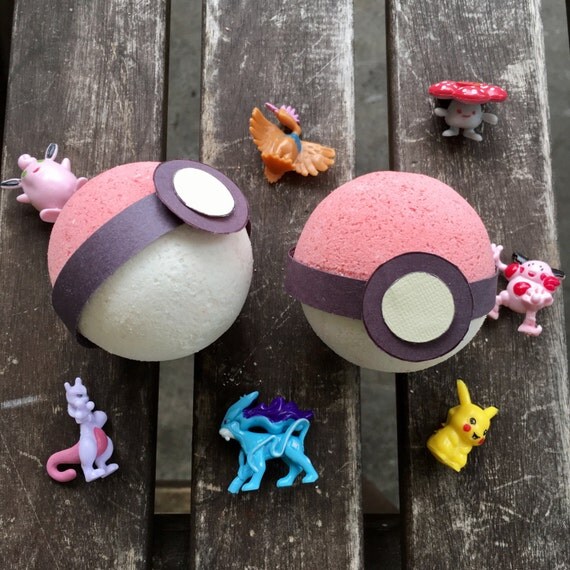 2 Pokémon Bath Bombs SURPRISE toy inside Battle