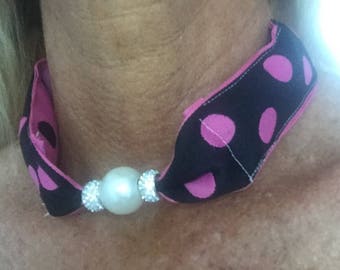 Set of 2 Pearl Ice Cooling Necklaces and Insulated Cooler Travel Bag