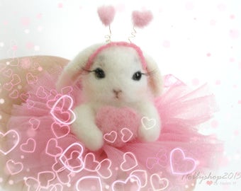 Needle felted animal Ballerina Needle felted Bunny Little bunny White bunny in pink Easter bunny Bunny doll Bunny felt GiftMiniature