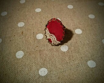 Bague Rouge et dentelle