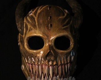 Custom mask with moving jaws. Original art by Vusc