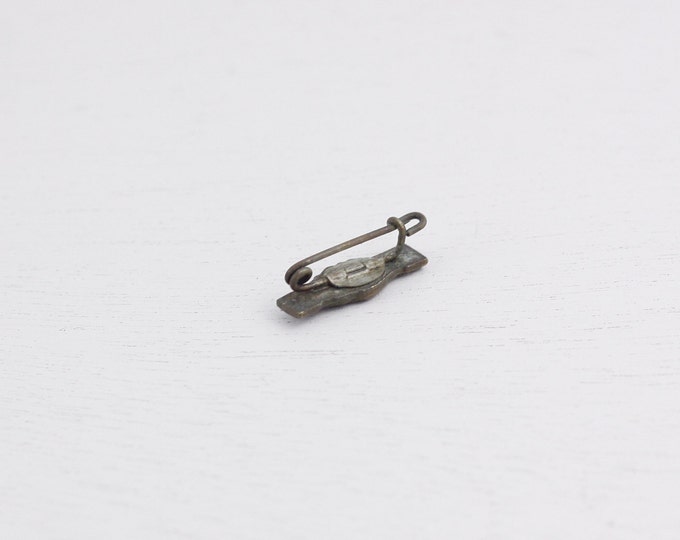 Antique friendship pin, small handshake brooch, two clasped hands brooch, tiny fede brooch, miniature lapel pin