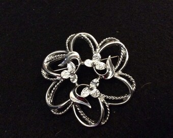Sarah Coventry Three Flower Brooch
