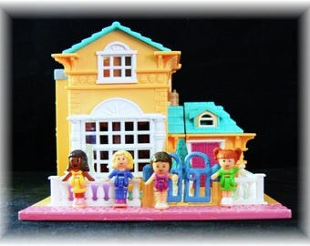 Vintage 1994 Pollyville Polly Pocket Light-up Hotel **COMPLETE**