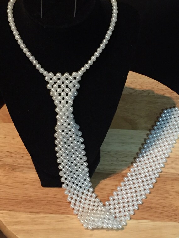 Pearl tie long necklace with adjustable claspe. Also available