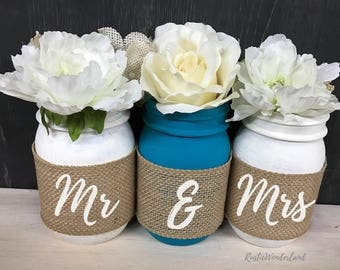 Mr and Mrs Mason Jars // Wedding Centerpieces // Mason Jar Home Decor // Mason Jar Centerpieces // Burlap Mason Jars // Cabin Decor