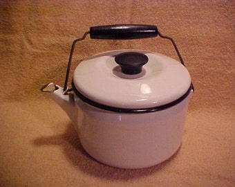 Vintage White Enamelware 2 Quart Teapot Tea Kettle