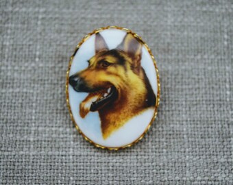 Vintage German Shepherd Lucite Brooch With Gold Trim Black & Tan K9
