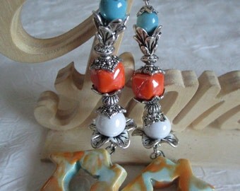 Ravissantes boucles d'oreilles en métal argenté et céramique "Maisonnettes"