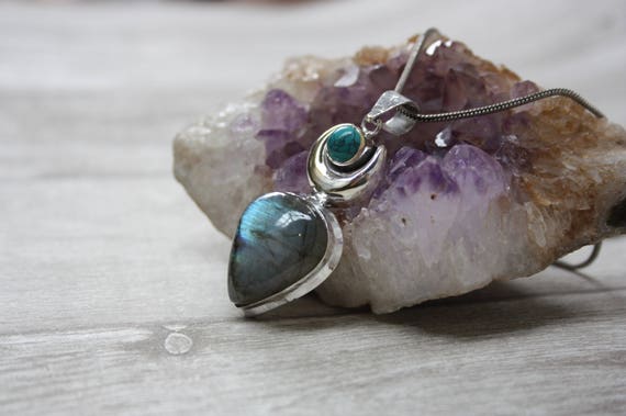 LABRADORITE TEARDROP NECKLACE - Silver Plated Necklace -Amethyst- Labradorite Crystal- Chakra Jewellery- Handmade- Festival Wear- Glitter