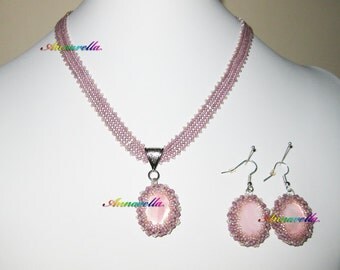 Parure collana e orecchini in madreperla, tessitura di perline, peyote, handmade, fatto a mano, verde, bianco, rosso, bigiotteria