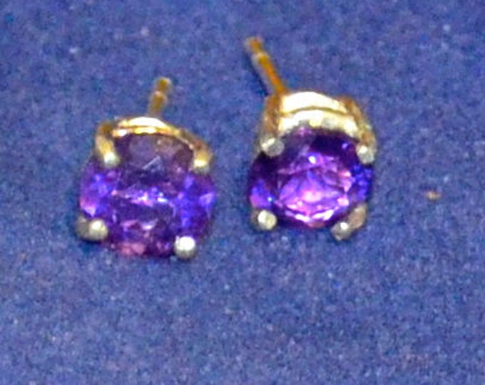 Amethyst Stud Earrings, 6mm Round, Natural, Set in Sterling Silver E1020
