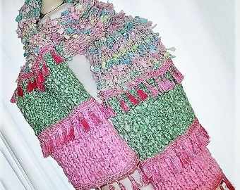 Handgestrickter scarf with tassels in Rosa Mint pastel