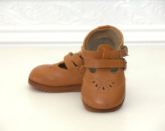 Vintage brown toddler Mary Jane 2 strap shoes sz 2