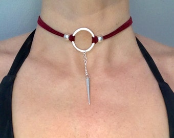 Suede chocker necklace with silver circle and pendant - Burgundy